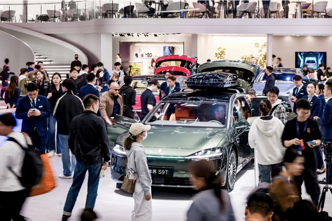 场享界S9的强势突围全靠“离经叛道”？澳门新葡京app轿旅双子星炸穿豪车市(图5)